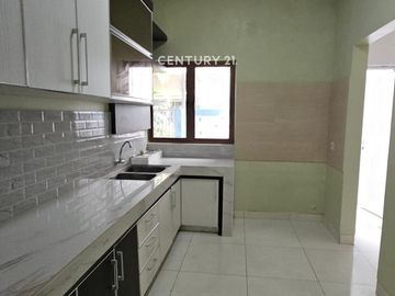 Rumah Eksklusif Cluster Cassia 2 LT JGC 2 AC Backyard Tertutup