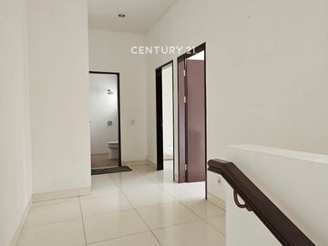Rumah Eksklusif Cluster Cassia 2 LT JGC 2 AC Backyard Tertutup