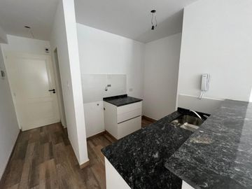 VENTA DE EXCELENTE DEPARTAMENTO MONOAMBIENTE EN PLENO CENTRO DE MONTE GRANDE