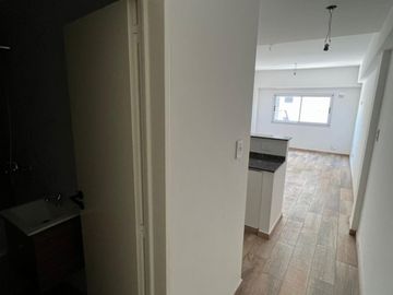 VENTA DE EXCELENTE DEPARTAMENTO MONOAMBIENTE EN PLENO CENTRO DE MONTE GRANDE