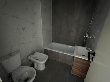 VENTA DE EXCELENTE DEPARTAMENTO MONOAMBIENTE EN PLENO CENTRO DE MONTE GRANDE