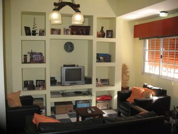 EXCELENTE CASA 5 AMBIENTES