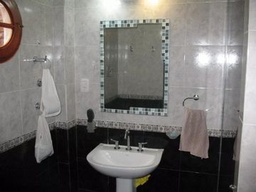 EXCELENTE CASA 5 AMBIENTES