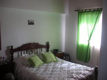 EXCELENTE CASA 5 AMBIENTES