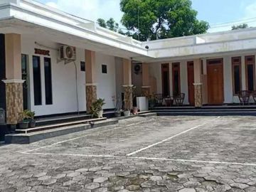 Dijual Rumah Induk+Penginapan Strategis Pinggir Ringroad Utara
