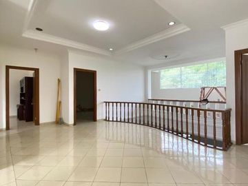 Rumah Elegan di Komplek Elite Cinere Layout Luas Lingkungan Nyaman