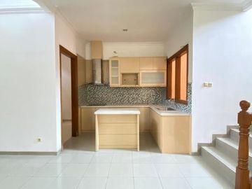 Rumah Elegan di Komplek Elite Cinere Layout Luas Lingkungan Nyaman