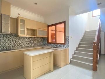 Rumah Elegan di Komplek Elite Cinere Layout Luas Lingkungan Nyaman