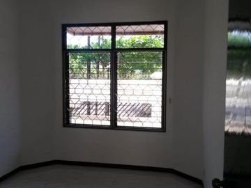 Rumah Disewakan Darmo Permai Selatan