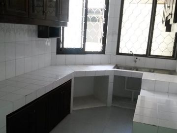 Rumah Disewakan Darmo Permai Selatan
