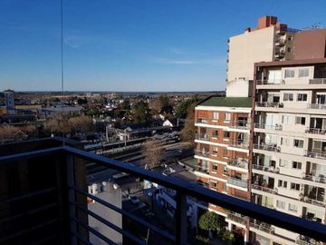 Departamento piso 4 ambientes con cochera doble en Bernal Centro