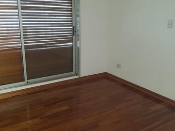 Departamento piso 4 ambientes con cochera doble en Bernal Centro