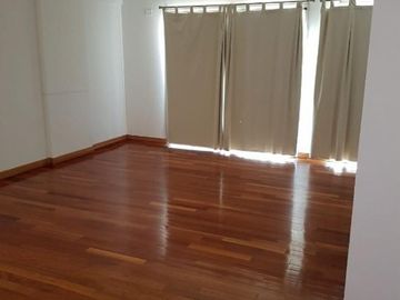 Departamento piso 4 ambientes con cochera doble en Bernal Centro