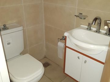 Departamento piso 4 ambientes con cochera doble en Bernal Centro