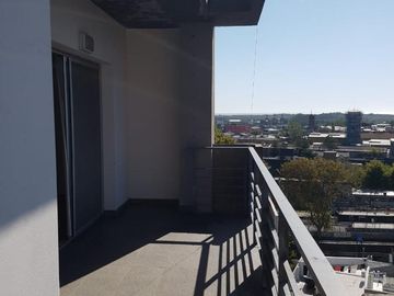 Departamento piso 4 ambientes con cochera doble en Bernal Centro