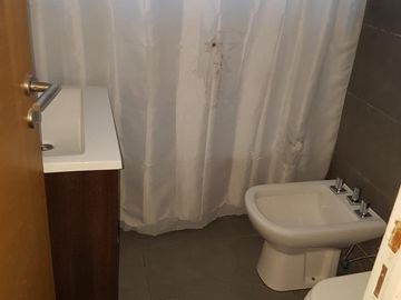 Departamento piso 4 ambientes con cochera doble en Bernal Centro
