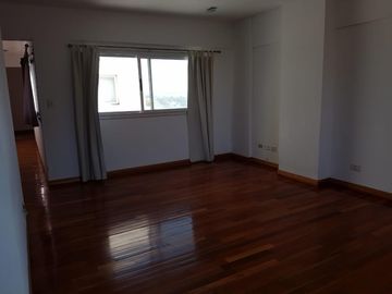 Departamento piso 4 ambientes con cochera doble en Bernal Centro