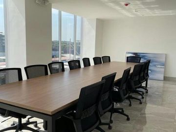 SE VENDE OFICINA EN EDIFICIO PLATINUM