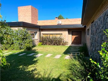 VENTA-CASA EN LA PALOMA   VILLA ALLENDE-4DORM