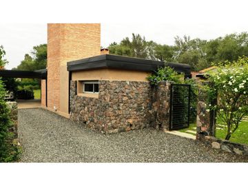 VENTA-CASA EN LA PALOMA   VILLA ALLENDE-4DORM