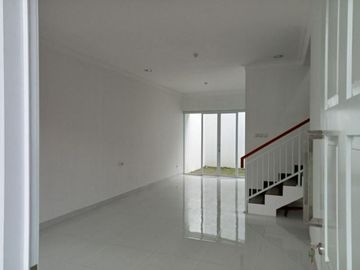 Hanya 2 Unit Rumah Readystok 2LT Mainroad Cisaranten Arcamanik Bagus utk Investasi