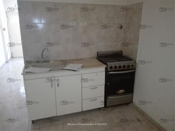 Barbaro Vende Departamento tipo casa  en San Martin Centro
