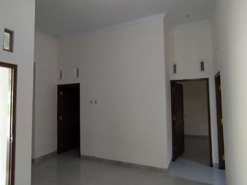 Rumah Simpel Ada Taman Hanya 650 jutaan Dekat Rumah Sakit Gramedika