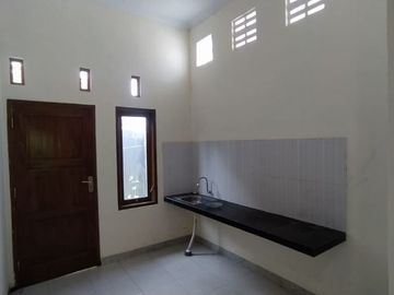 Rumah Simpel Ada Taman Hanya 650 jutaan Dekat Rumah Sakit Gramedika
