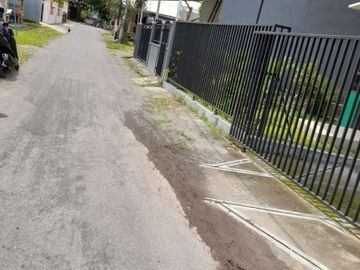 Rumah Simpel Ada Taman Hanya 650 jutaan Dekat Rumah Sakit Gramedika