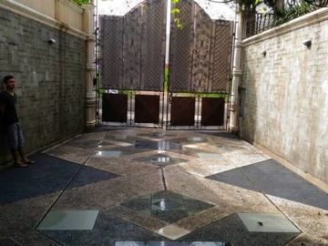Rumah di Raffles Hills Cibubur, Depok. Mewah dan Strategis