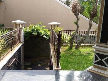 Rumah di Raffles Hills Cibubur, Depok. Mewah dan Strategis