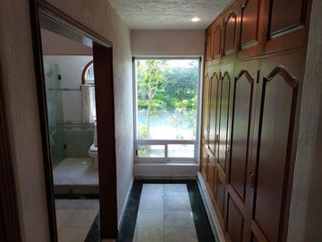 Casa en Fraccionamiento en Lomas de Vista Hermosa, Cuernavaca, Morelos CAEN-789-
