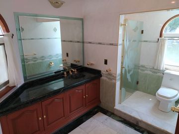 Casa en Fraccionamiento en Lomas de Vista Hermosa, Cuernavaca, Morelos CAEN-789-