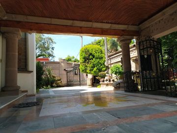 Casa en Fraccionamiento en Lomas de Vista Hermosa, Cuernavaca, Morelos CAEN-789-