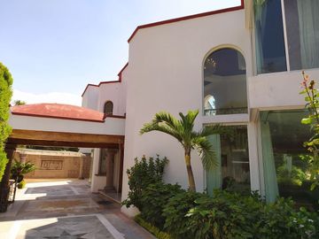 Casa en Fraccionamiento en Lomas de Vista Hermosa, Cuernavaca, Morelos CAEN-789-