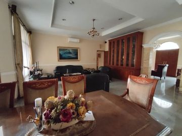 Rumah di Bendungan Hilir, 3Lt, Pool, Furnish, di Pejompongan