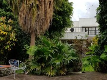 Venta casa Avda. Pellegrini/Necochea, magnÃ­fica propiedad estilo mediterrÃ¡neo, pileta, parque, jacuzzi.