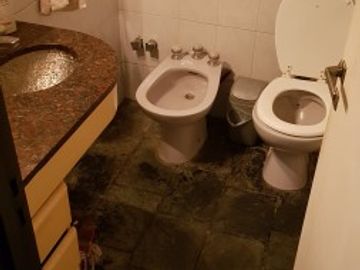 Venta casa Avda. Pellegrini/Necochea, magnÃ­fica propiedad estilo mediterrÃ¡neo, pileta, parque, jacuzzi.
