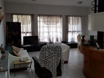 Venta casa Avda. Pellegrini/Necochea, magnÃ­fica propiedad estilo mediterrÃ¡neo, pileta, parque, jacuzzi.
