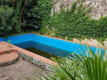Venta casa Avda. Pellegrini/Necochea, magnÃ­fica propiedad estilo mediterrÃ¡neo, pileta, parque, jacuzzi.