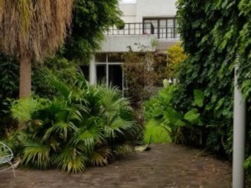 Venta casa Avda. Pellegrini/Necochea, magnÃ­fica propiedad estilo mediterrÃ¡neo, pileta, parque, jacuzzi.