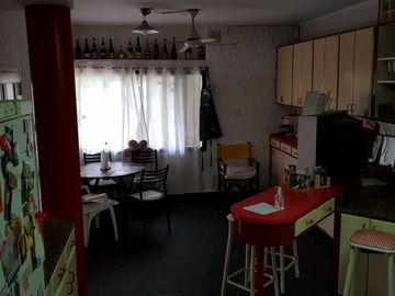 Venta casa Avda. Pellegrini/Necochea, magnÃ­fica propiedad estilo mediterrÃ¡neo, pileta, parque, jacuzzi.