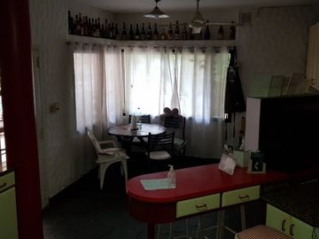 Venta casa Avda. Pellegrini/Necochea, magnÃ­fica propiedad estilo mediterrÃ¡neo, pileta, parque, jacuzzi.