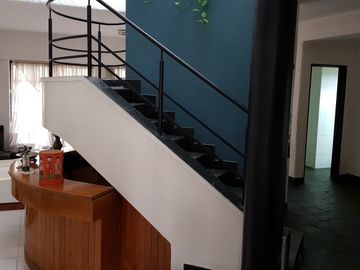 Venta casa Avda. Pellegrini/Necochea, magnÃ­fica propiedad estilo mediterrÃ¡neo, pileta, parque, jacuzzi.