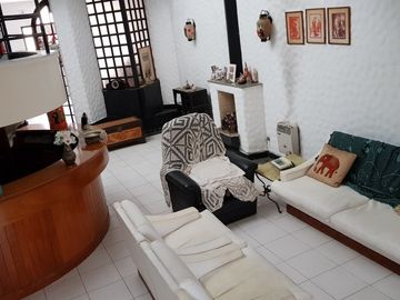 Venta casa Avda. Pellegrini/Necochea, magnÃ­fica propiedad estilo mediterrÃ¡neo, pileta, parque, jacuzzi.