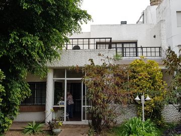Venta casa Avda. Pellegrini/Necochea, magnÃ­fica propiedad estilo mediterrÃ¡neo, pileta, parque, jacuzzi.