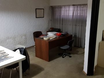 Venta casa Avda. Pellegrini/Necochea, magnÃ­fica propiedad estilo mediterrÃ¡neo, pileta, parque, jacuzzi.