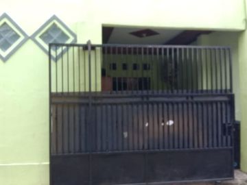 Rumah 3 lantaidalam komplek dekat masjid kubah emas depok