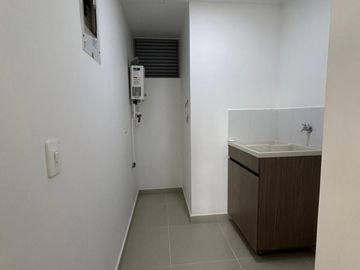 apartamento en arriendo en loma de los mesa. Cod A9434006