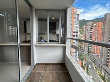 apartamento en arriendo en loma de los mesa. Cod A9434006